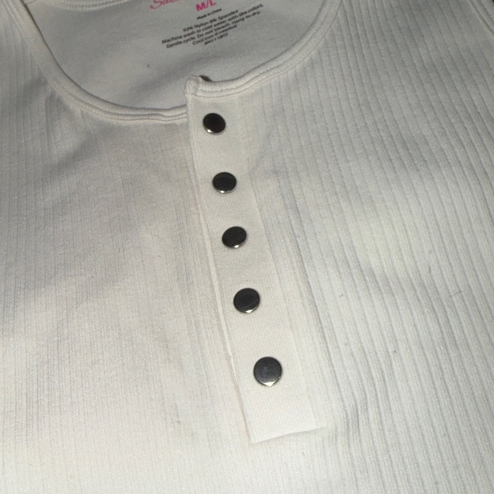 Suzette Collection White Ribbed Tank Top (M/L) - Picture 3 of 4